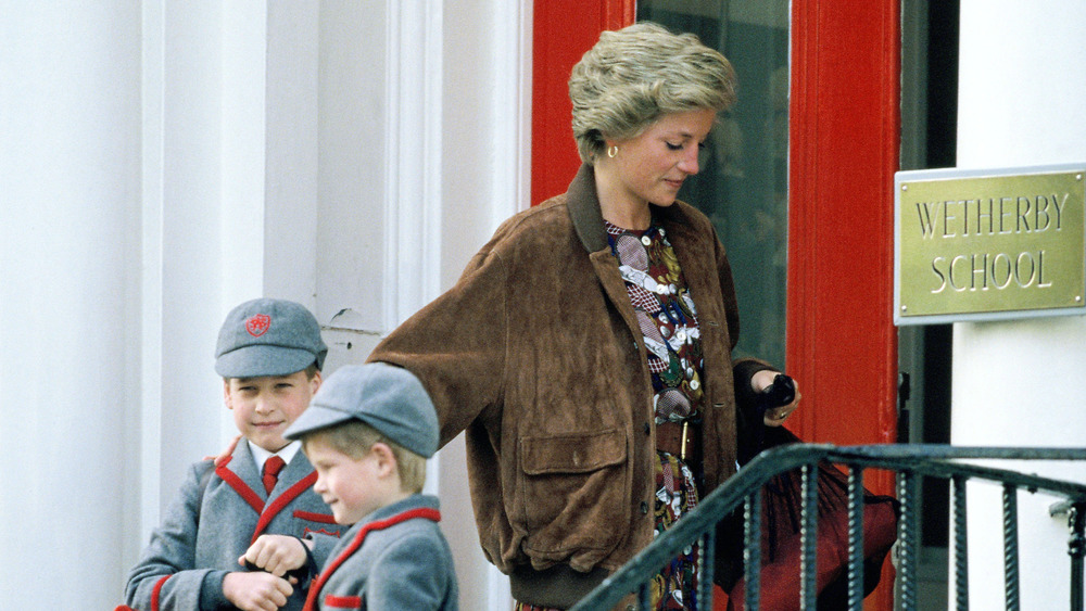 LONDON, UNITED KINGDOM - APRIL 25: Diana, Princess Of Wales, takes Prince William (L) and Prince Harry at Wetherby School, Notting Hill, for their first day of the Spring school term on April 25, 1990 in London, England. (Photo by Georges De Keerle/Getty Images)